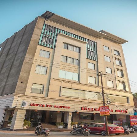 Bharawan Clarks Inn Express Amritsar Ngoại thất bức ảnh